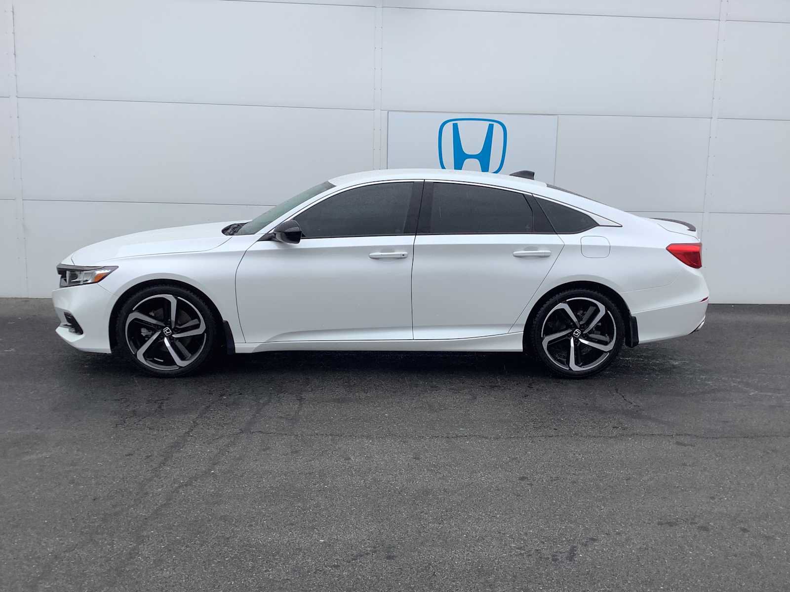 Certified 2022 Honda Accord Sport image 2