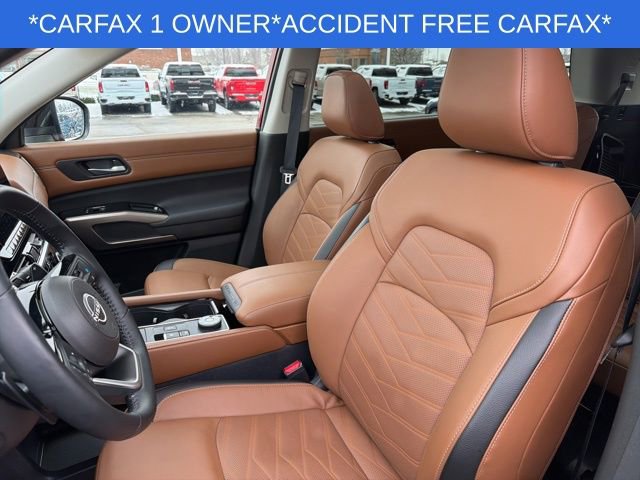 Used 2025 Nissan Pathfinder Platinum image 17