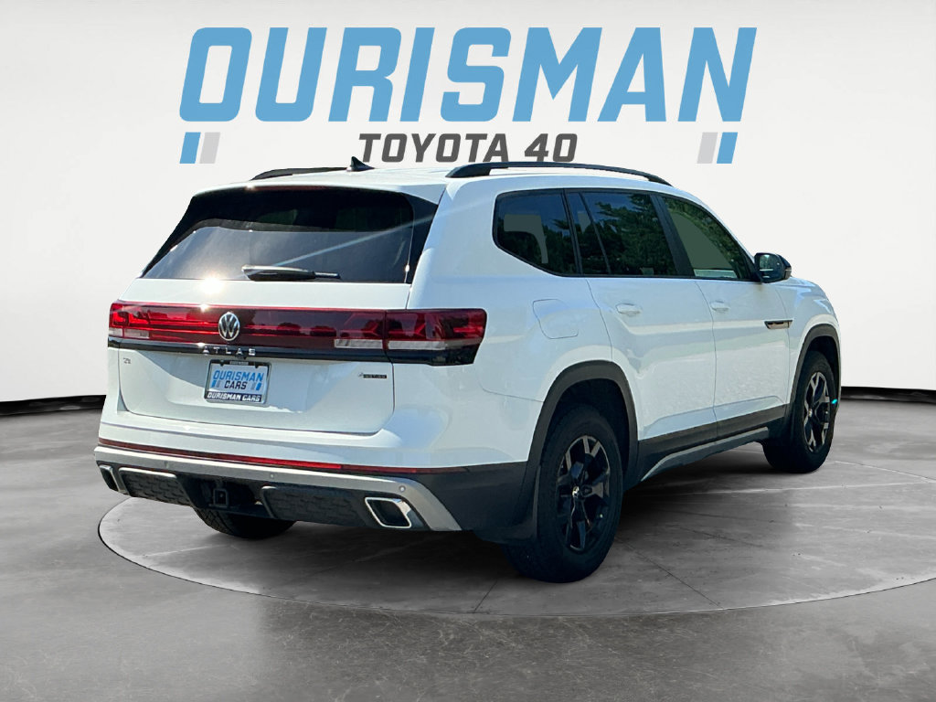 Used 2025 Volkswagen Atlas Peak Edition SE AWD/4WD image 7