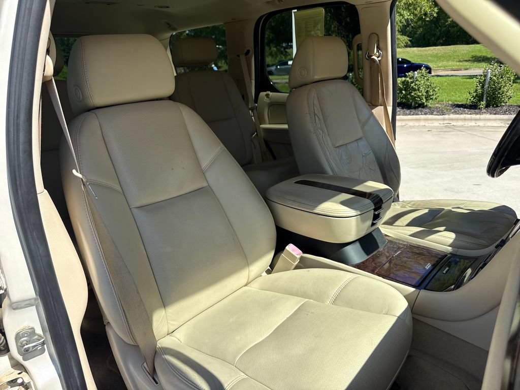 Used 2007 Cadillac Escalade AWD w/ Information Package image 34