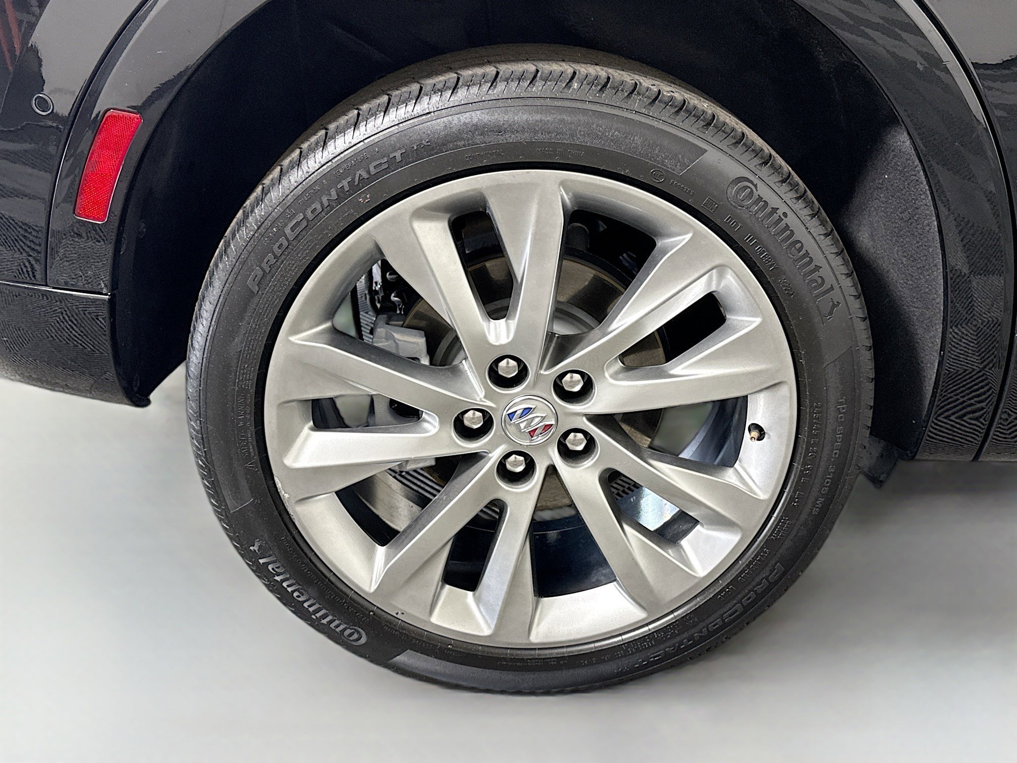 Used 2023 Buick Envision Avenir image 33