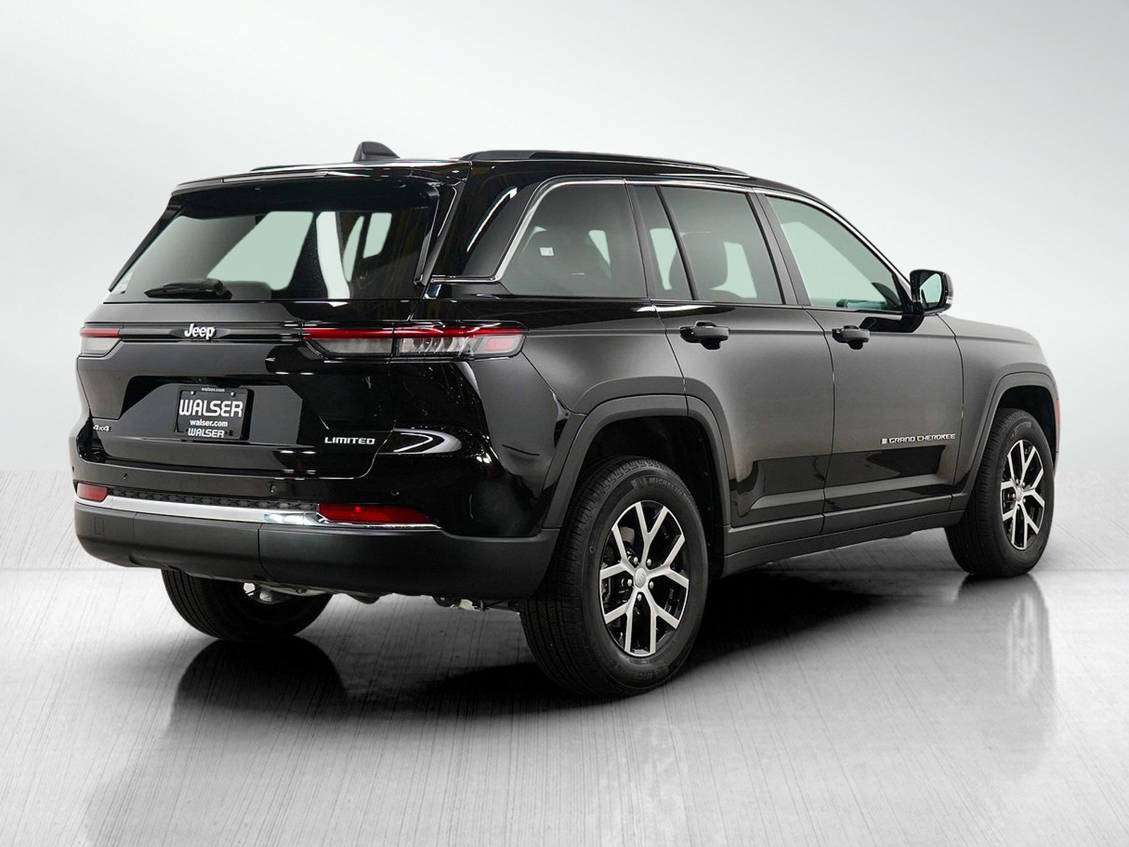 Used 2025 Jeep Grand Cherokee Limited AWD/4WD image 5