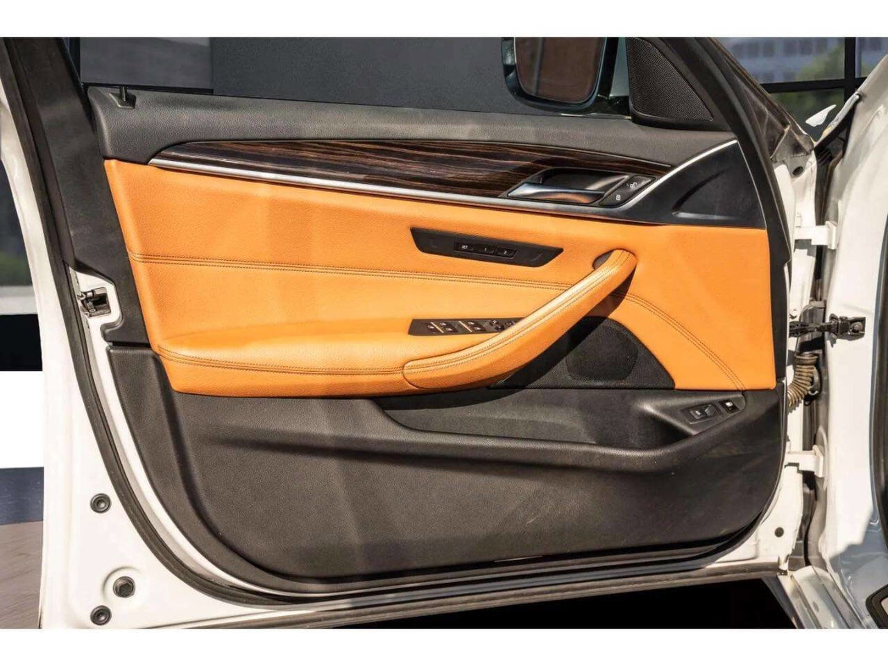 Used 2019 BMW 530e xDrive w/ Convenience Package image 27