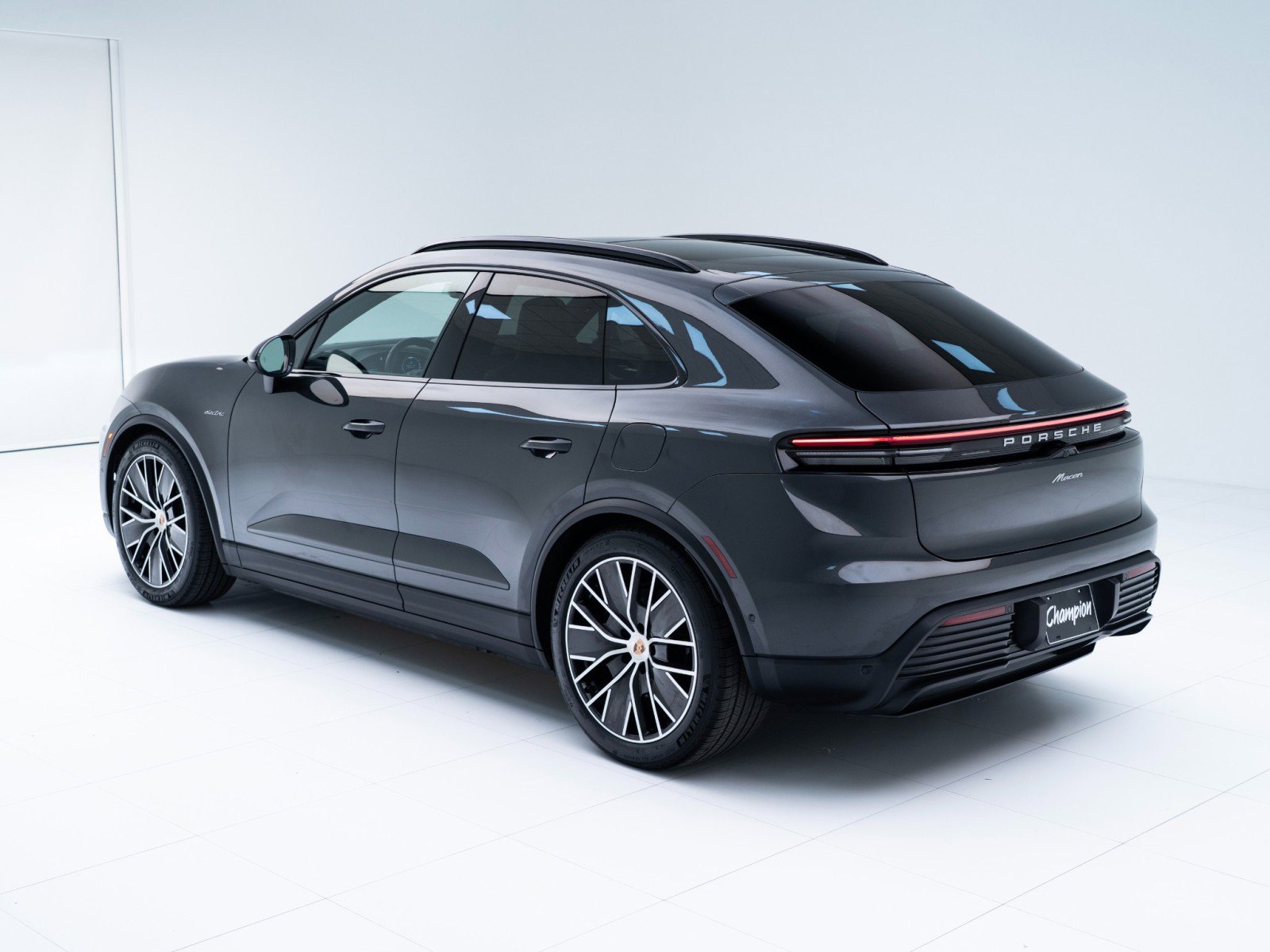 New 2026 Porsche Macan Electric RWD image 3