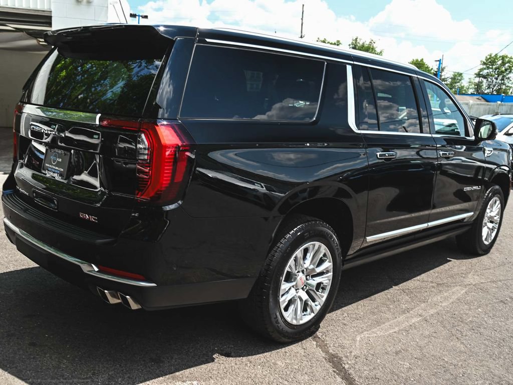 Used 2026 GMC Yukon XL Denali w/ Sun & Power Step Package AWD/4WD image 4