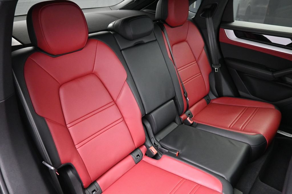 Certified 2024 Porsche Cayenne S AWD/4WD image 29