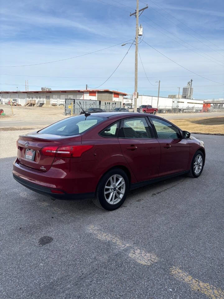 Used 2015 Ford Focus SE w/ SE Cold Weather Package image 4