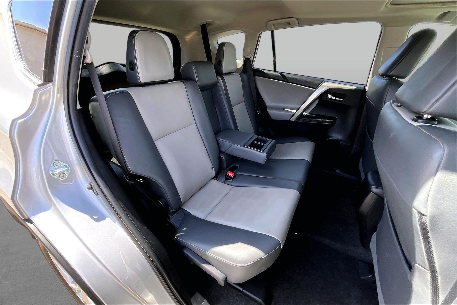 Used 2015 Toyota RAV4 Limited FWD image 27