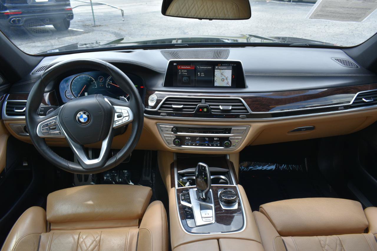 Used 2019 BMW 750i w/ Executive Package RWD image 11