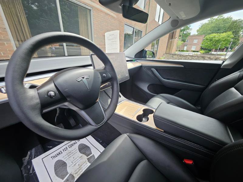 Used 2024 Tesla Model Y Long Range AWD/4WD image 38