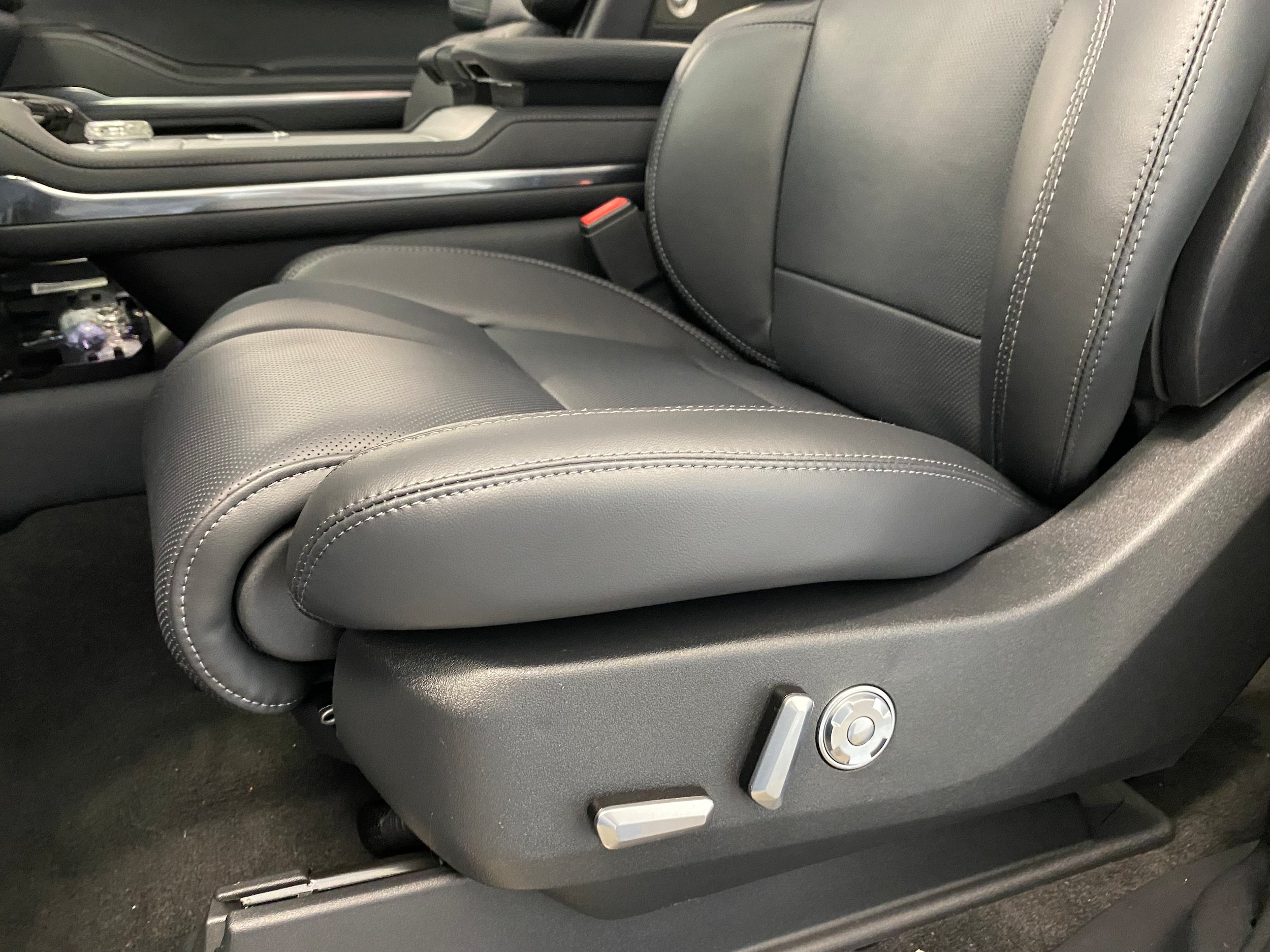 New 2027 Lincoln Navigator Reserve AWD/4WD image 19