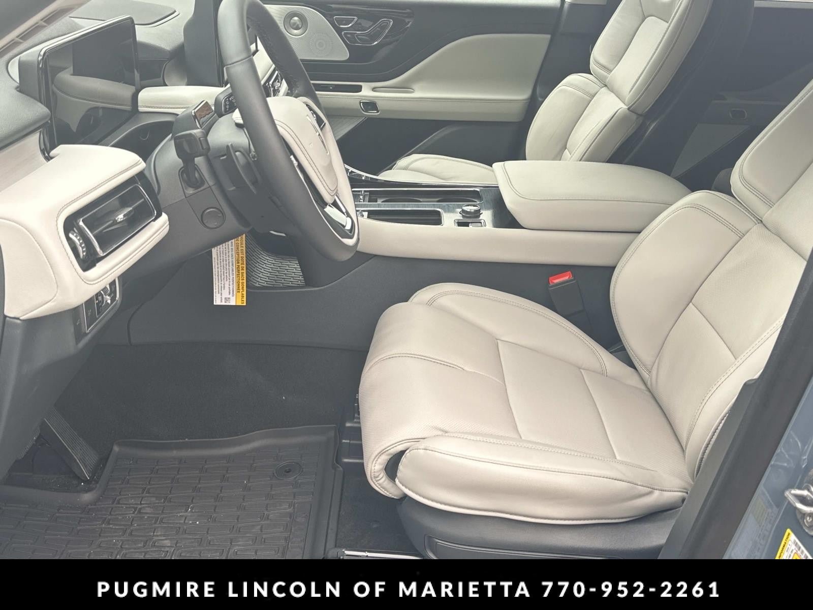 New 2026 Lincoln Aviator Reserve w/ Luxury Package RWD image 9