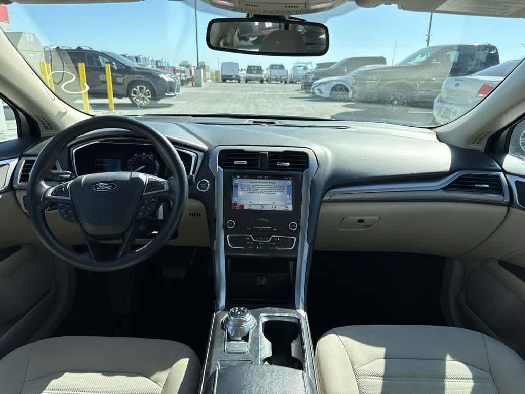 Used 2019 Ford Fusion SE FWD image 15