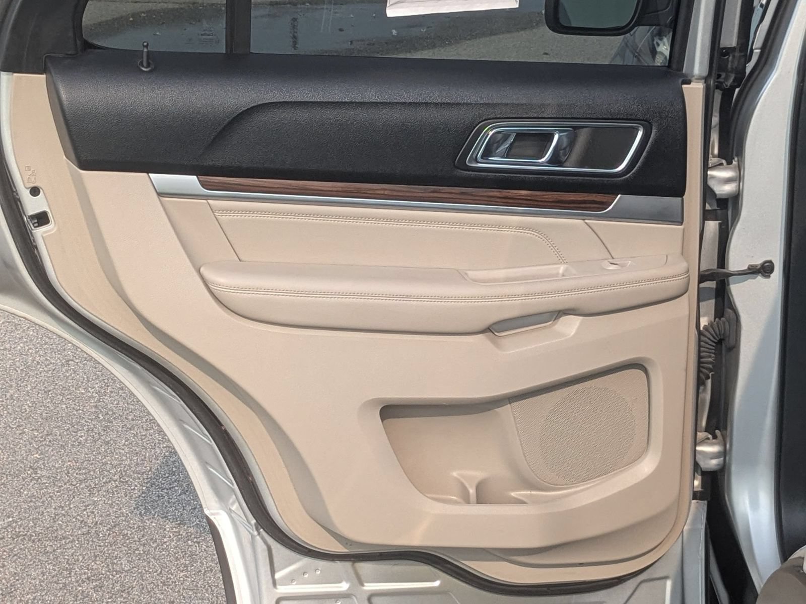 Used 2018 Ford Explorer Limited w/ Equipment Group 301A FWD image 28