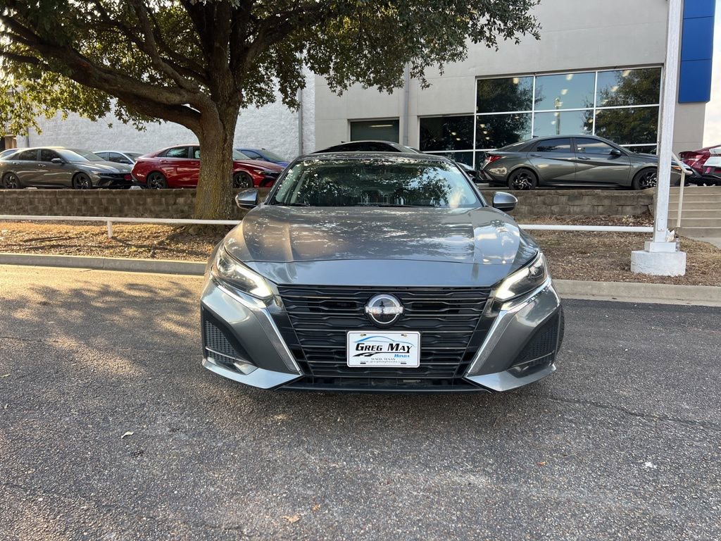 Used 2023 Nissan Altima 2.5 SV image 2