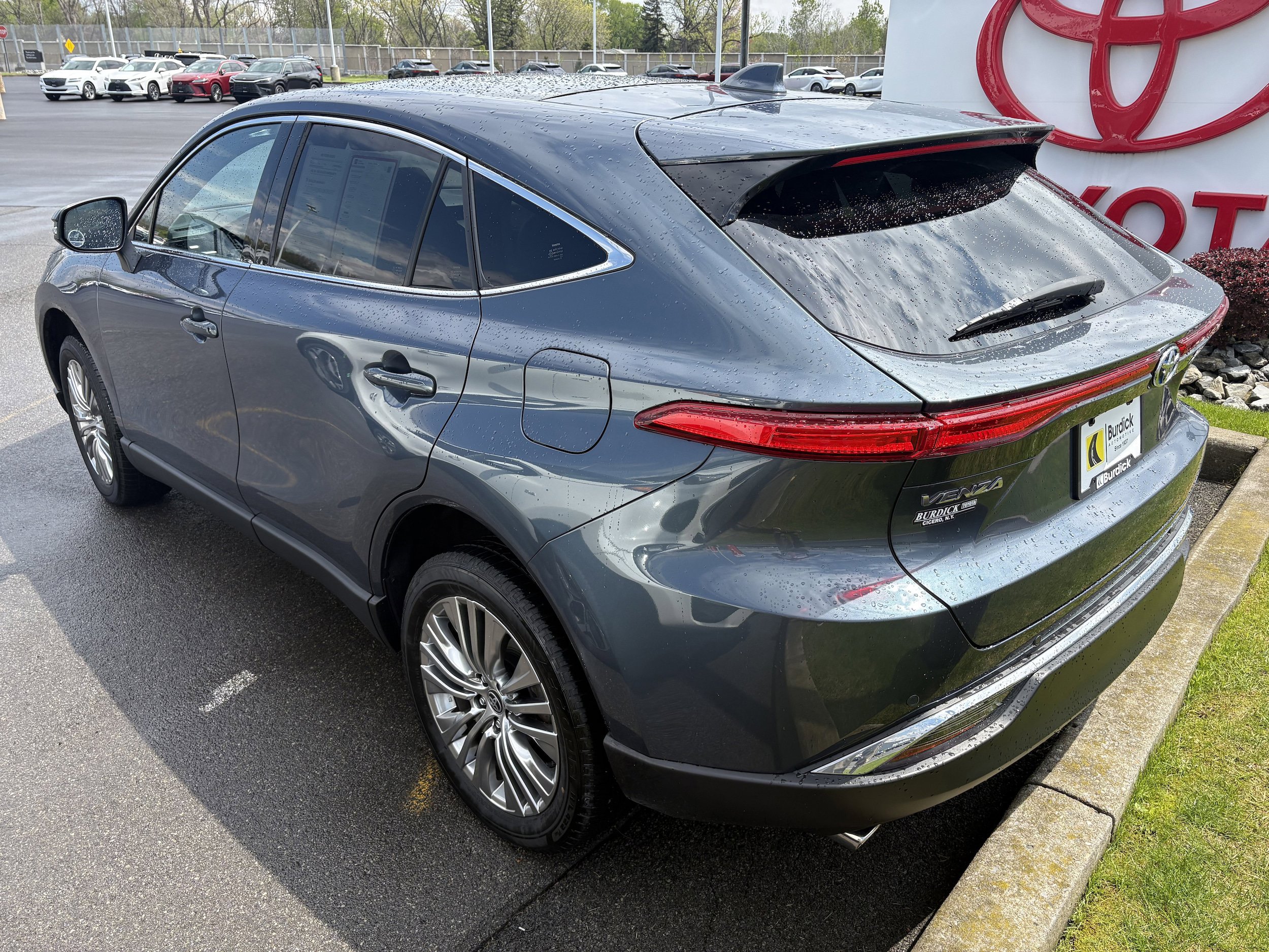 Certified 2023 Toyota Venza Limited AWD/4WD image 5