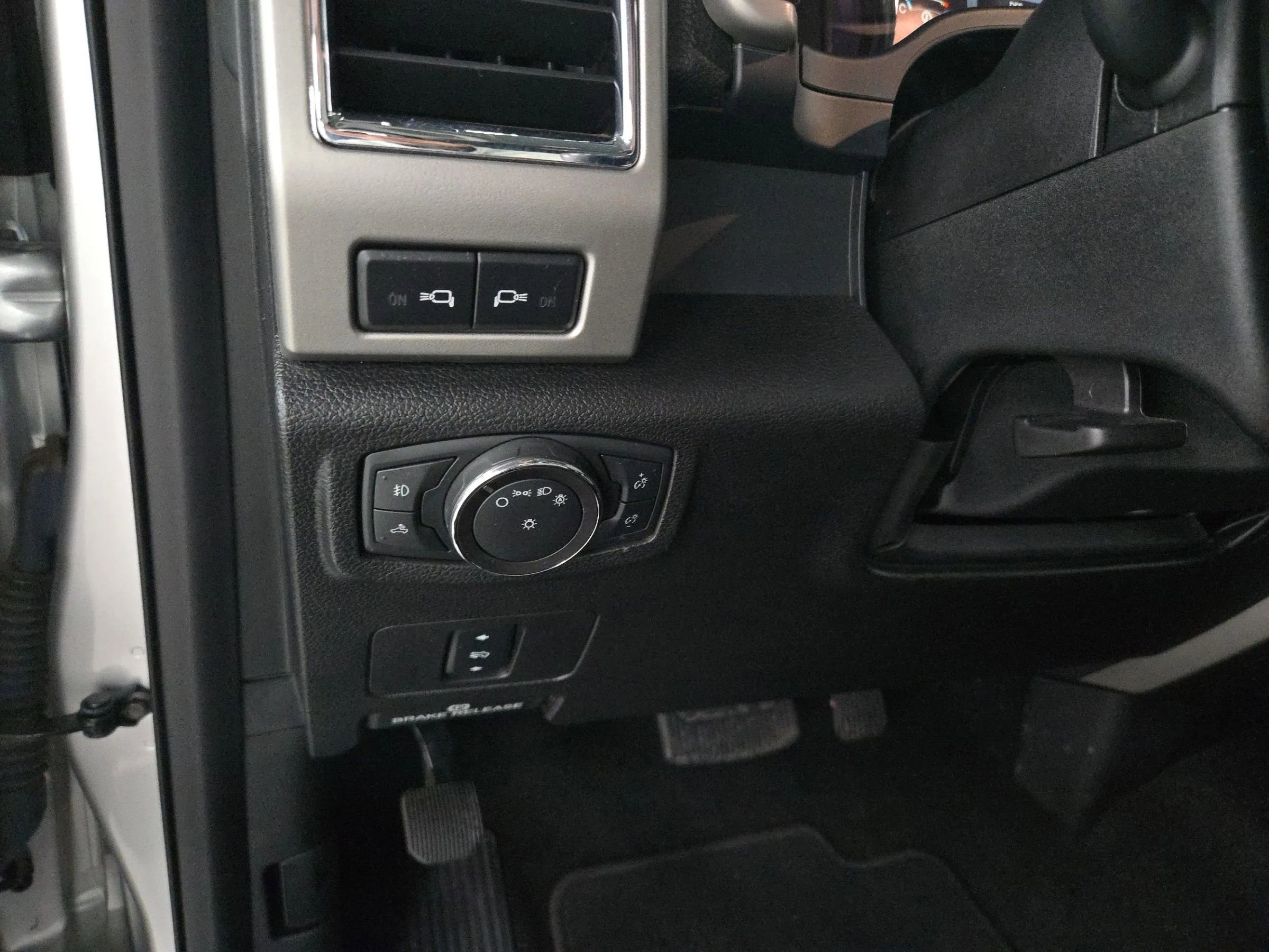 Used 2018 Ford F250 Lariat w/ Lariat Value Package image 19