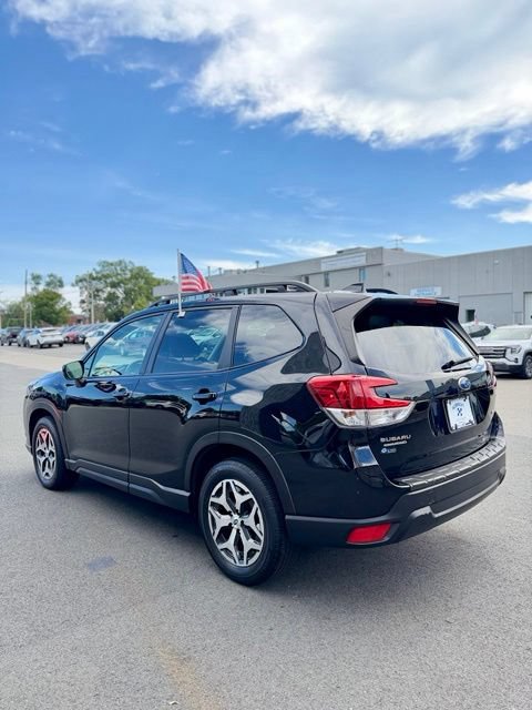Used 2023 Subaru Forester Premium AWD/4WD image 5