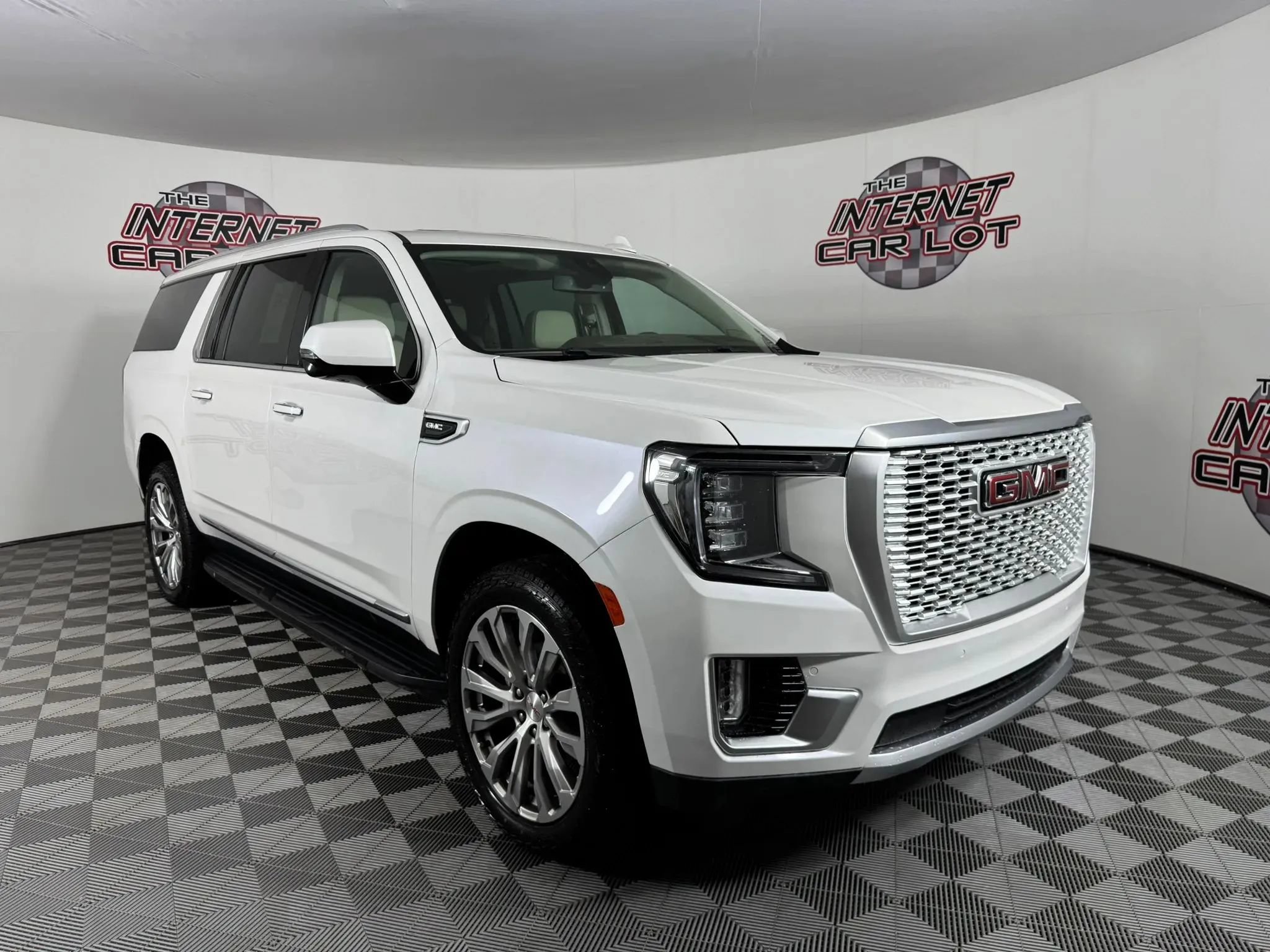 Used 2022 GMC Yukon XL Denali AWD/4WD image 9