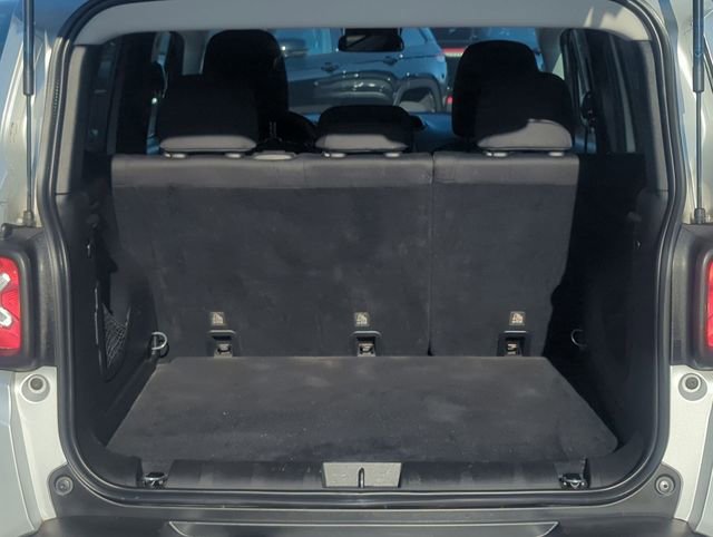 Used 2020 Jeep Renegade Latitude AWD/4WD image 23