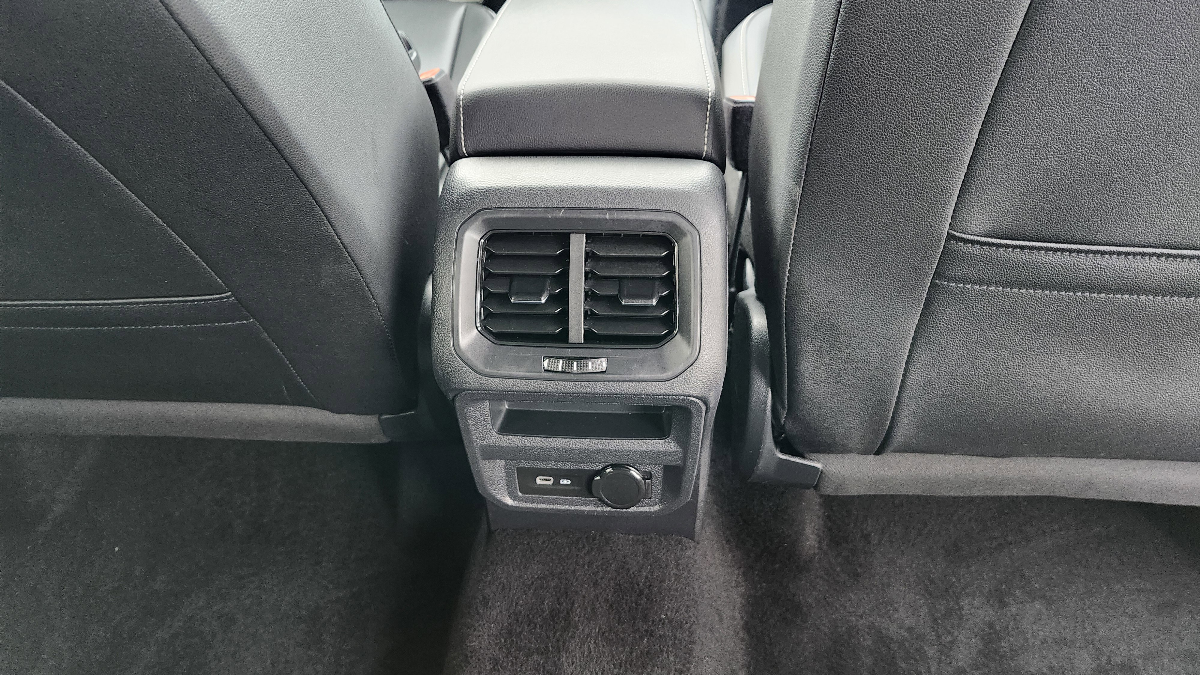 Used 2023 Volkswagen Tiguan SE R-Line image 20