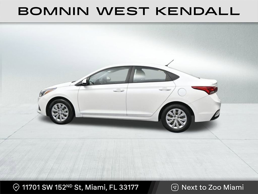 Used 2022 Hyundai Accent SE image 2