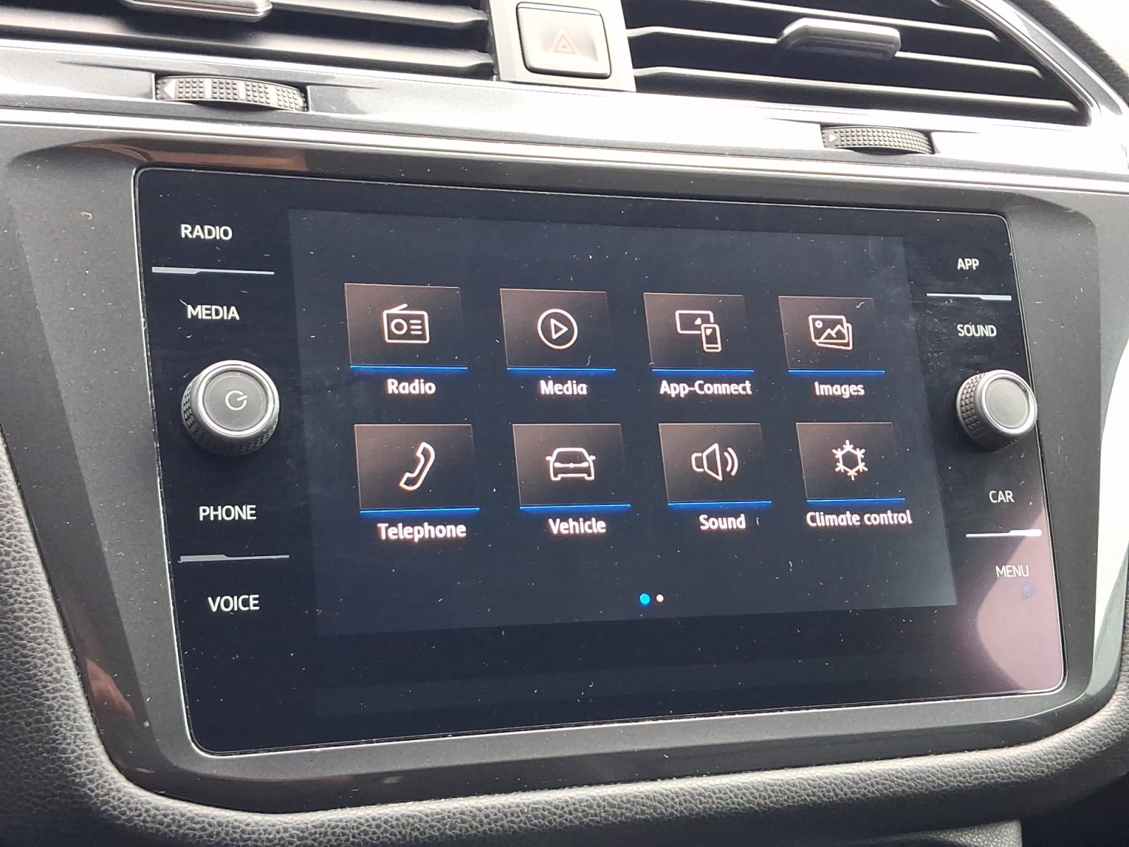 Used 2018 Volkswagen Tiguan SE w/ Front Fog Lights Package AWD/4WD image 16