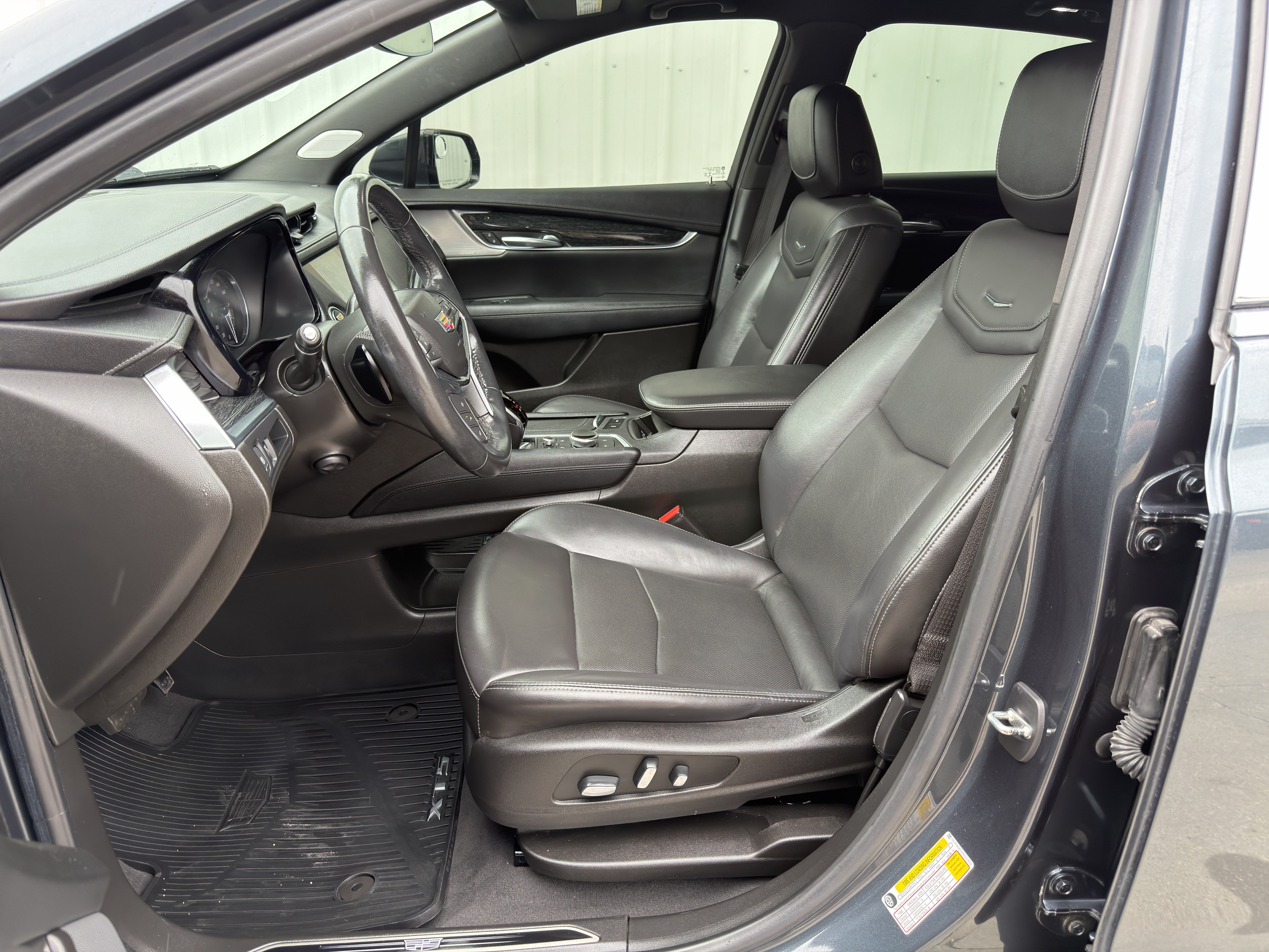 Certified 2021 Cadillac XT5 Premium Luxury AWD/4WD image 17