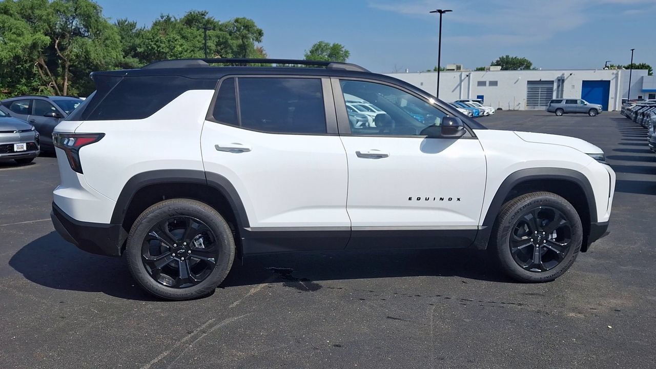 New 2026 Chevrolet Equinox LT w/ Midnight Edition FWD image 3