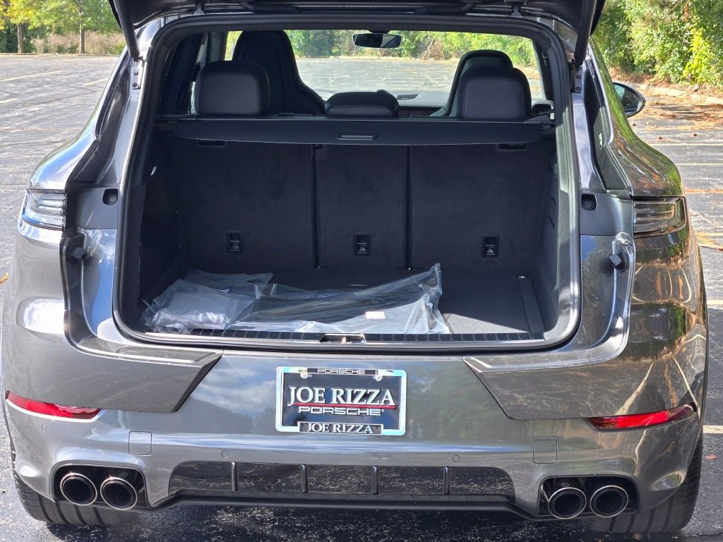 New 2026 Porsche Cayenne GTS image 16