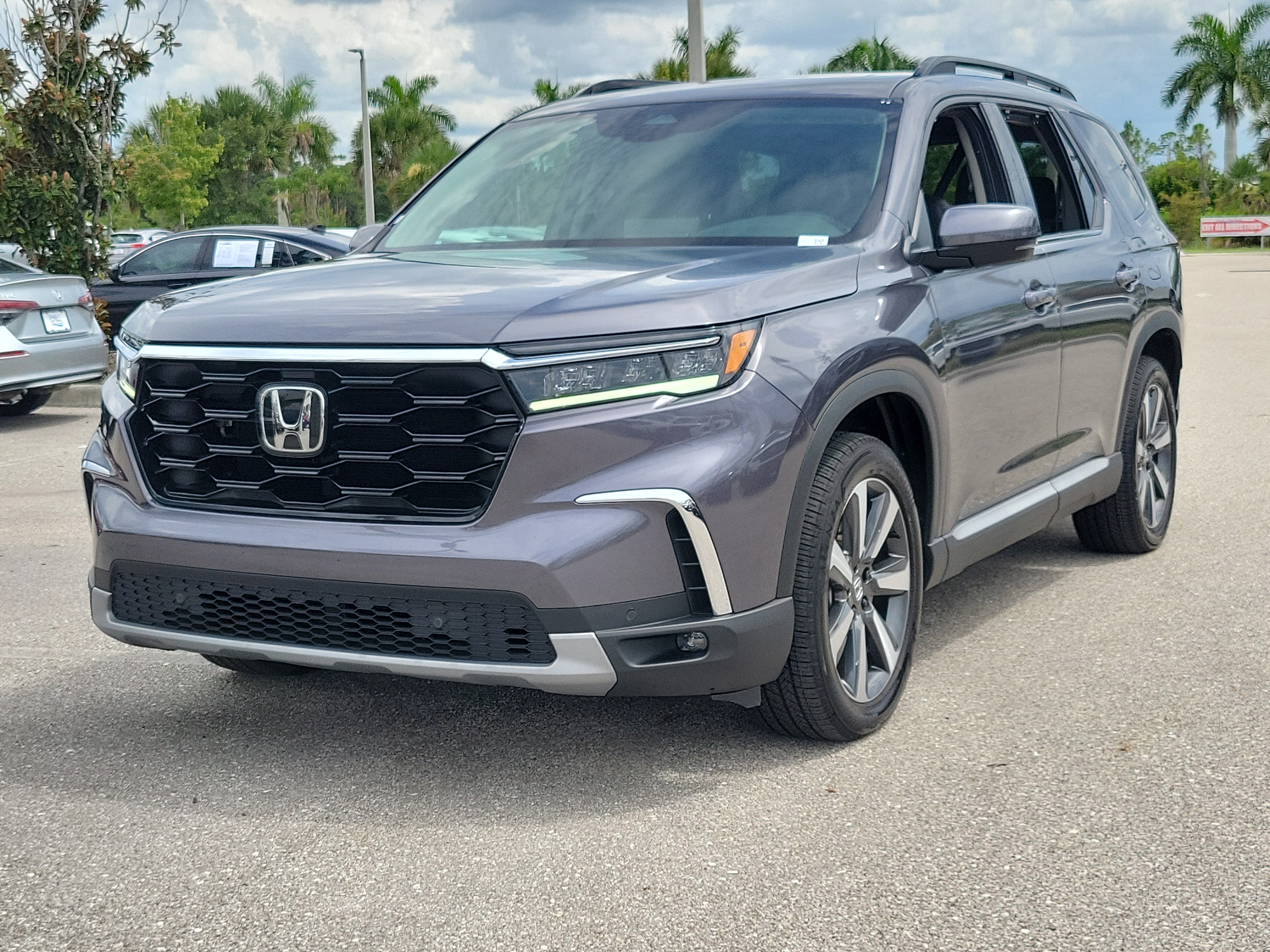 Used 2025 Honda Pilot Touring video 3