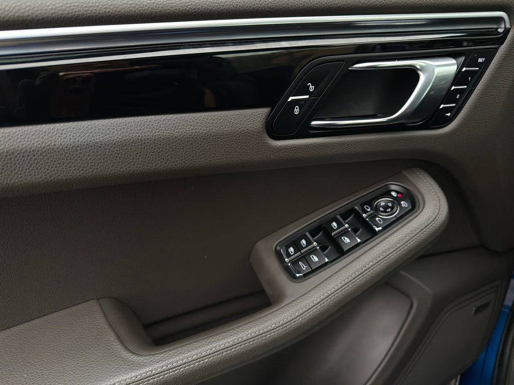 Used 2018 Porsche Macan image 33
