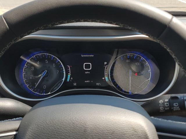 Used 2024 Chrysler Pacifica Touring-L AWD/4WD image 25