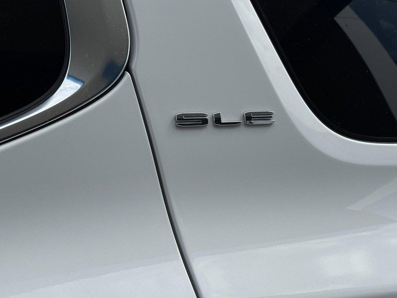 Used 2023 GMC Acadia SLE w/ Driver Convenience Package image 8