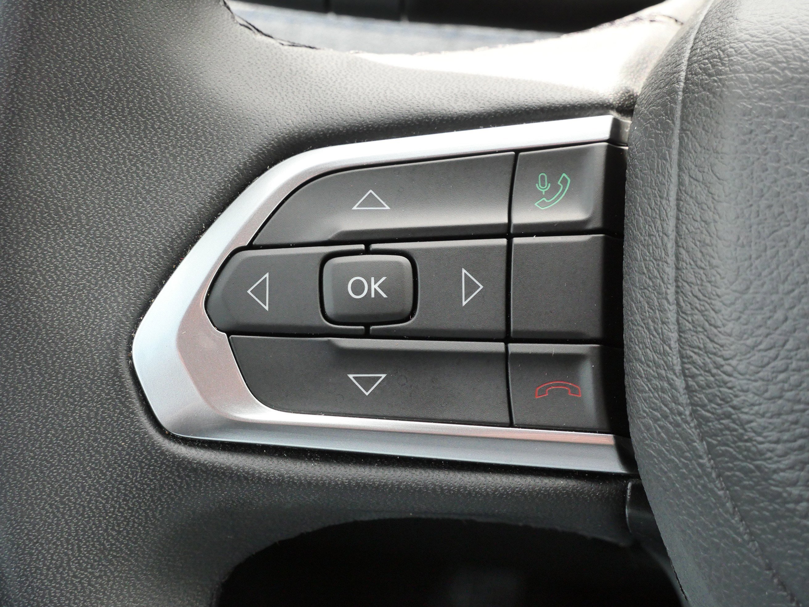 Used 2024 Jeep Compass Latitude AWD/4WD image 32
