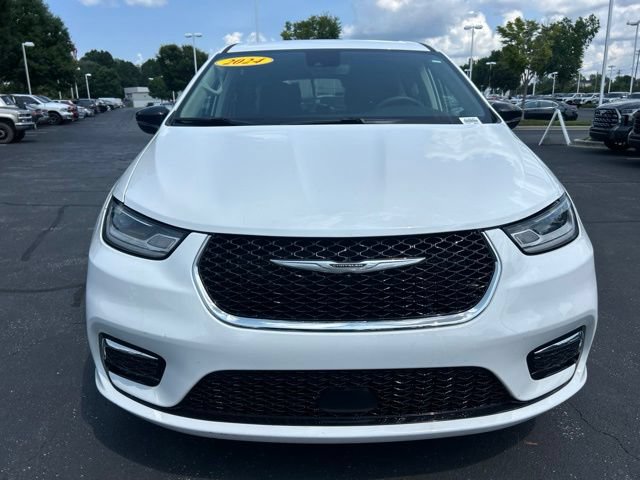 Used 2024 Chrysler Pacifica Touring-L FWD image 2
