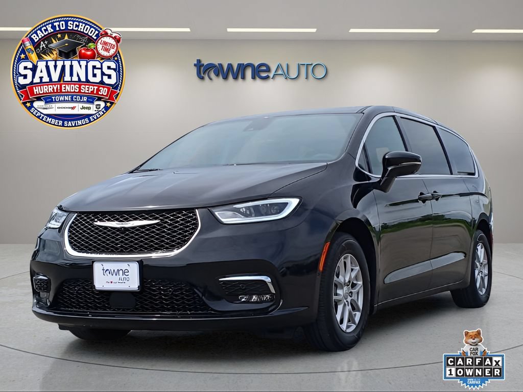 Used 2026 Chrysler Pacifica Select