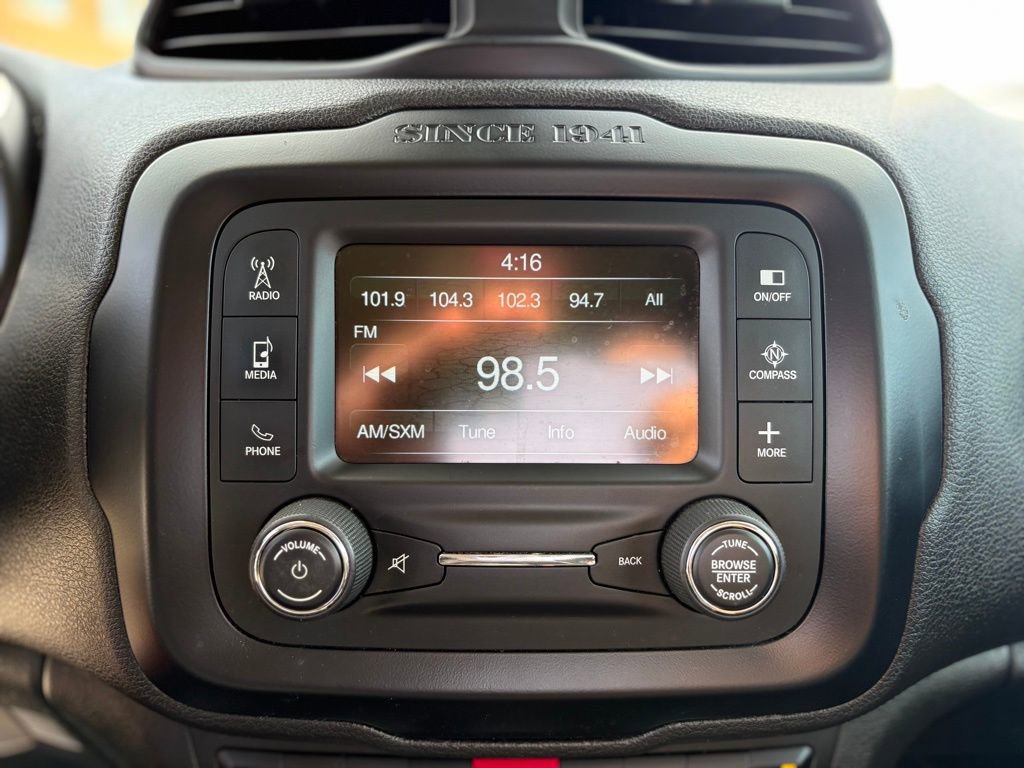 Used 2015 Jeep Renegade Latitude w/ Cold Weather Group II FWD image 23