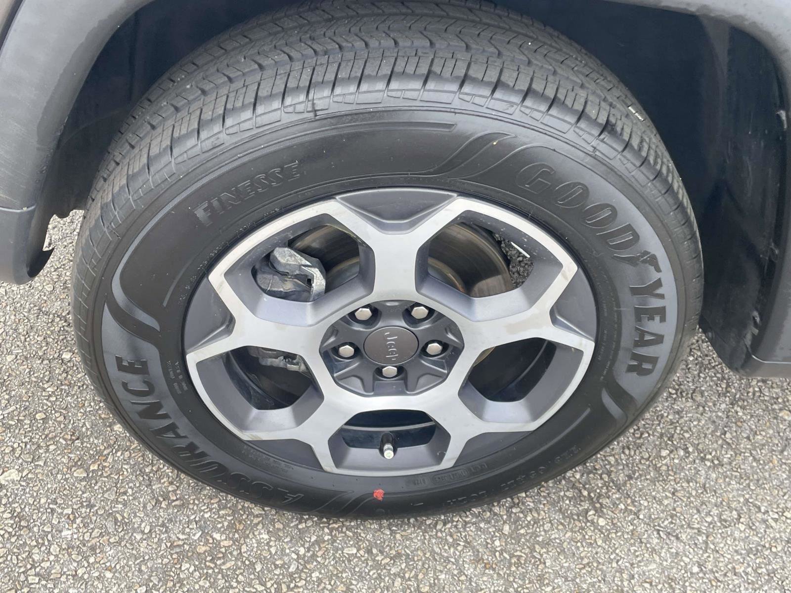 Used 2022 Jeep Compass Trailhawk w/ Trailhawk Convenience Group image 9