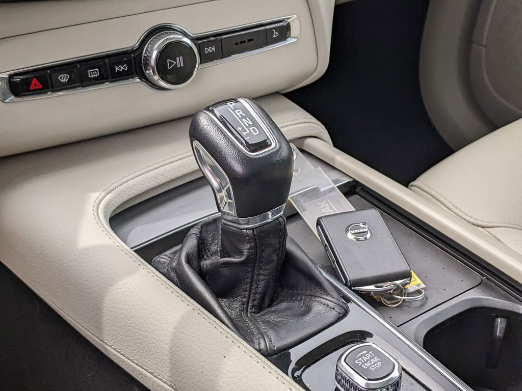 Used 2021 Volvo XC90 T5 Momentum w/ Advanced Package image 19