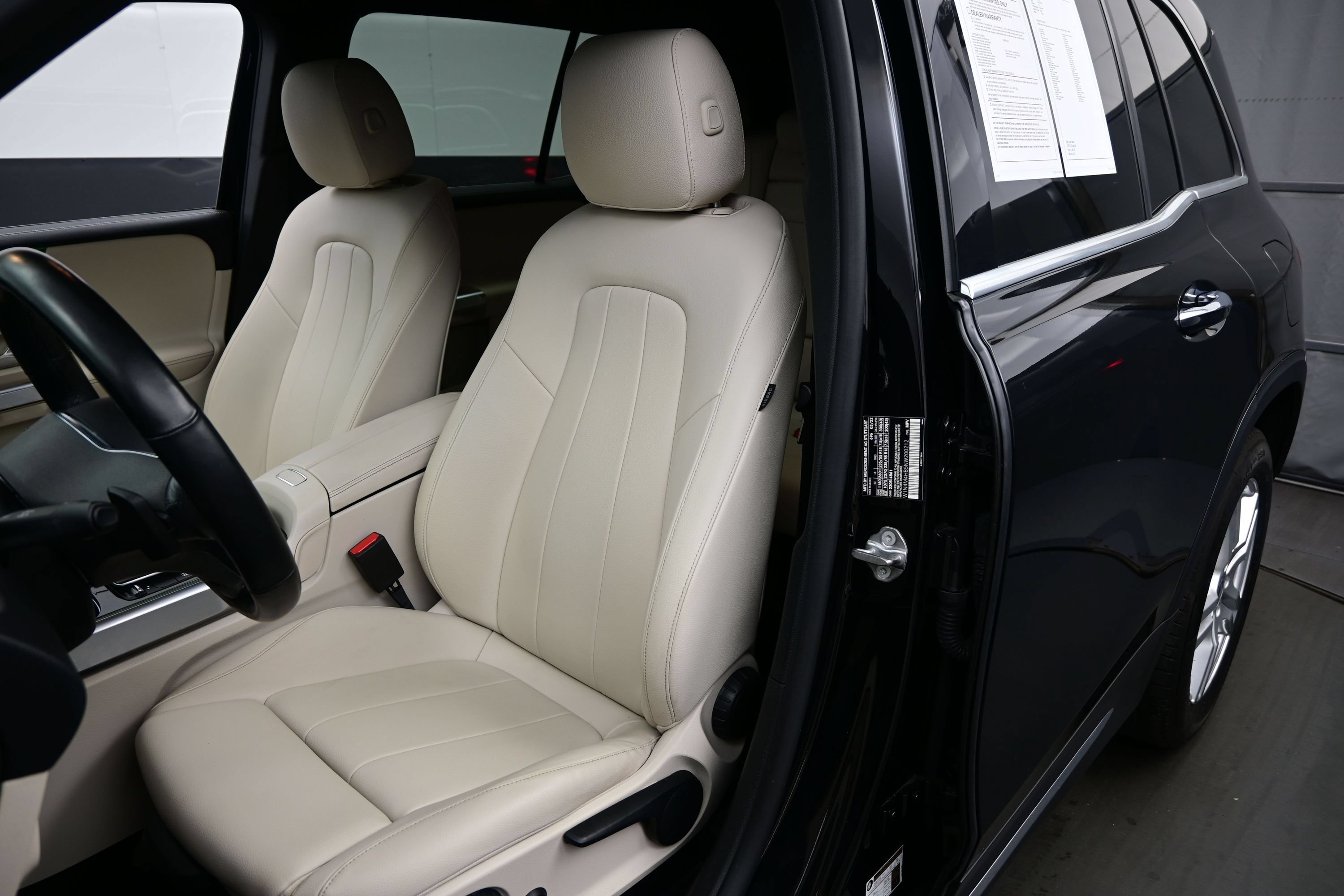 Used 2022 Mercedes-Benz GLB 250 4MATIC image 12