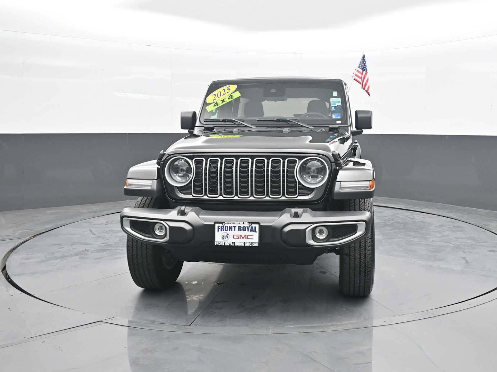 Used 2025 Jeep Wrangler Unlimited Sahara AWD/4WD image 3
