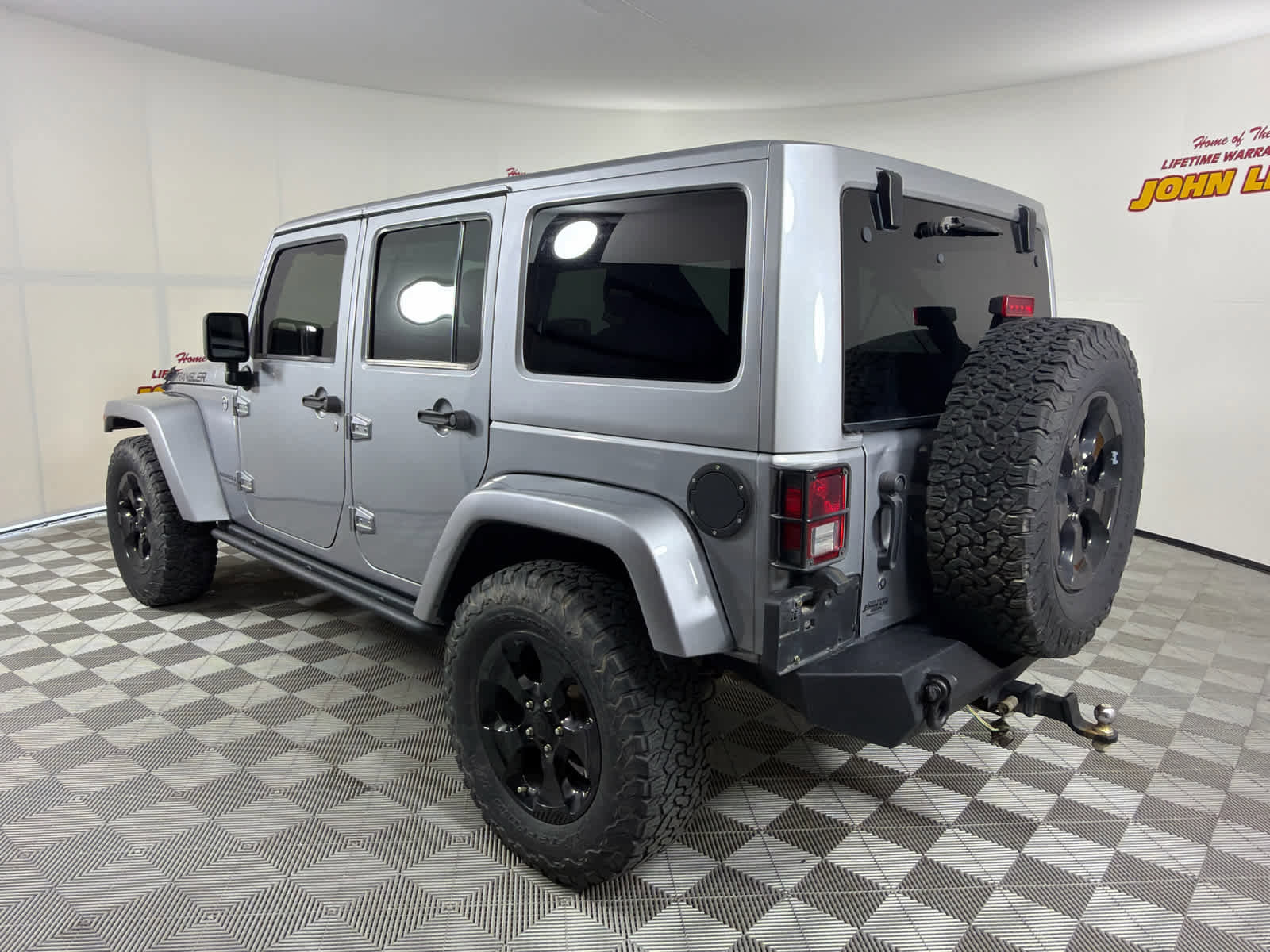 Used 2015 Jeep Wrangler Unlimited Sahara image 3