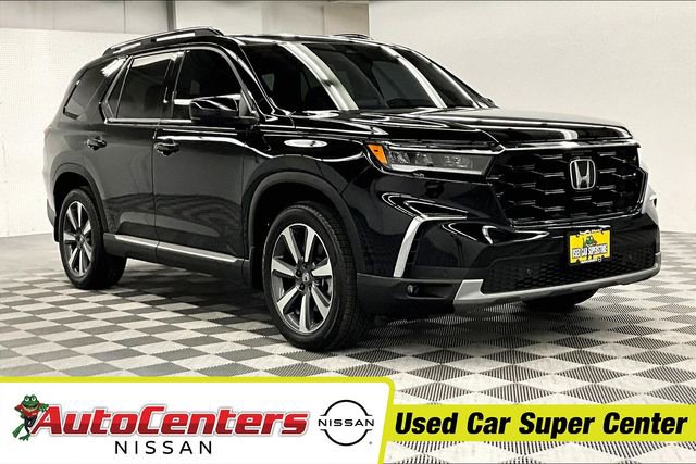 Used 2025 Honda Pilot Touring image 1