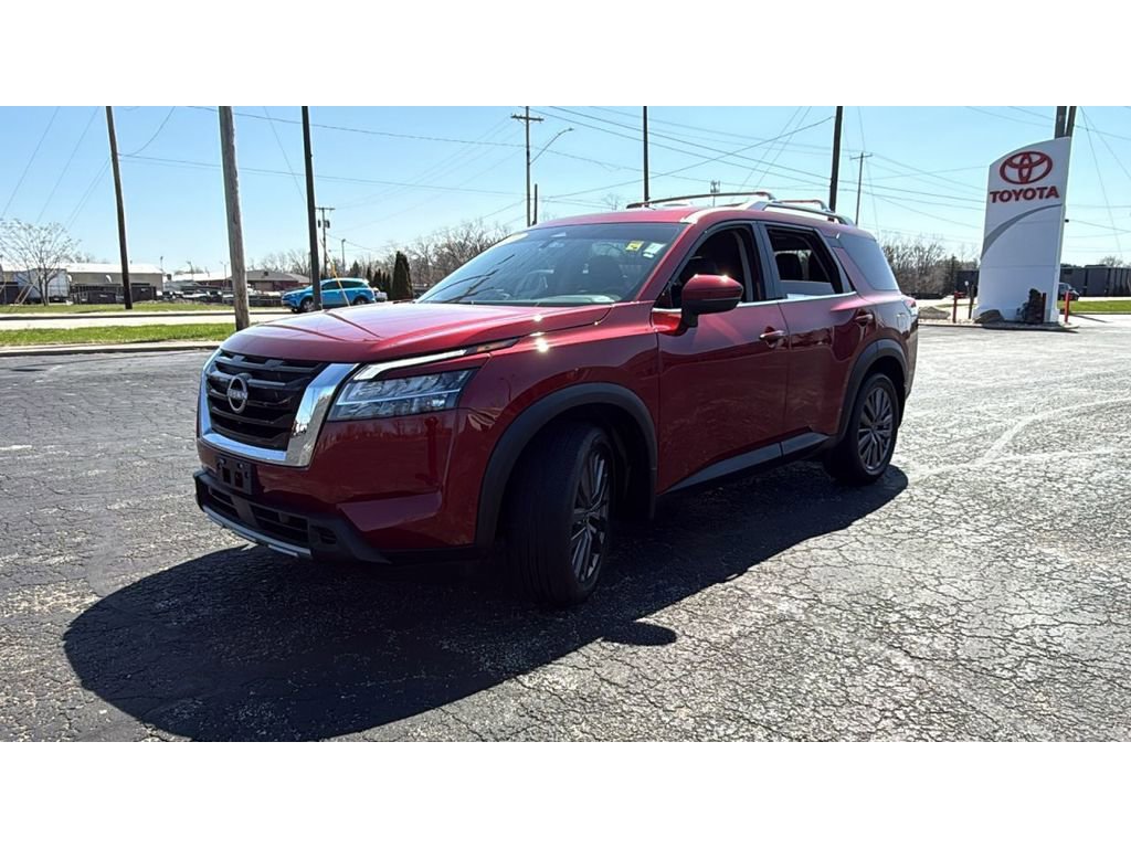 Used 2023 Nissan Pathfinder SL w/ SL Premium Package AWD/4WD image 3
