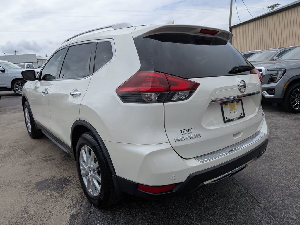 Used 2019 Nissan Rogue SV FWD image 2