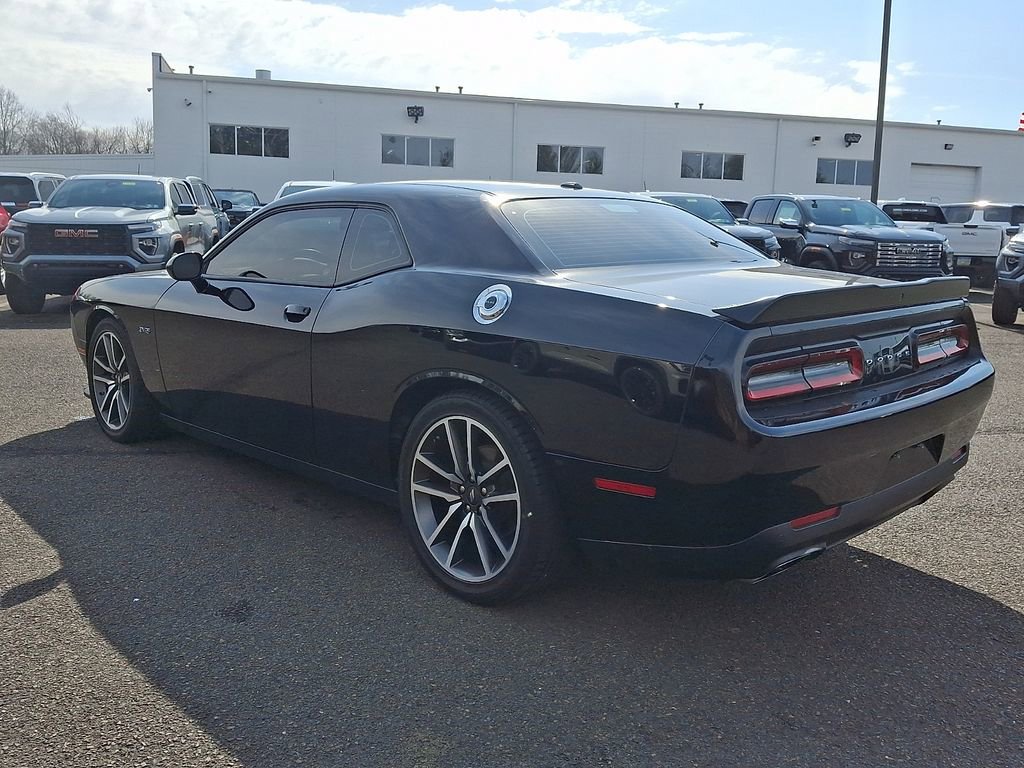 Used 2023 Dodge Challenger R/T RWD image 4