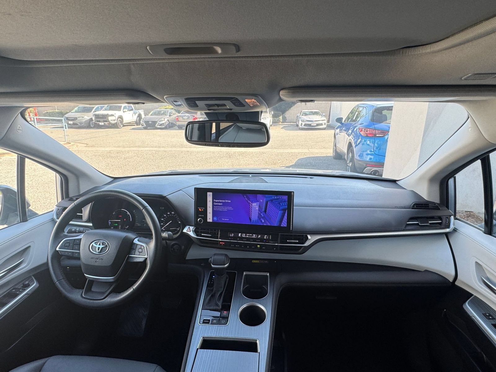 Used 2025 Toyota Sienna XLE FWD image 36