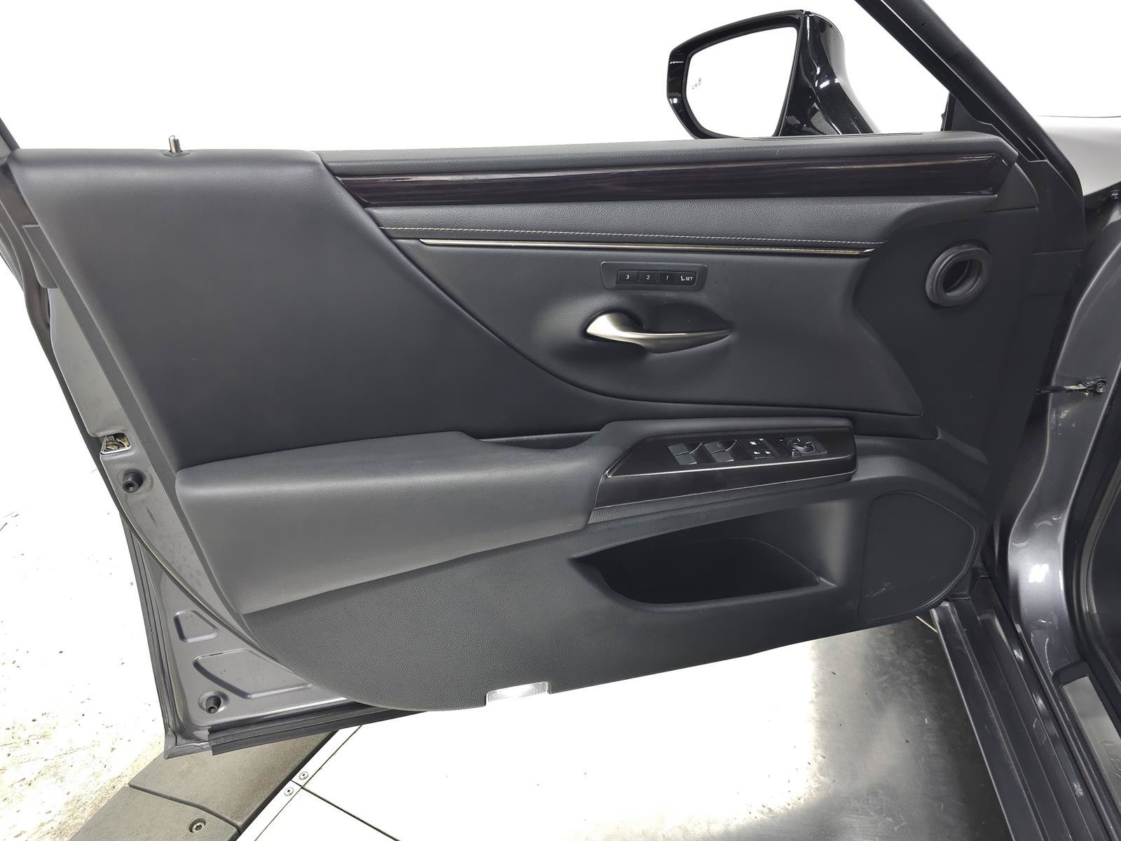 Used 2019 Lexus ES 350 w/ Premium Package FWD image 11