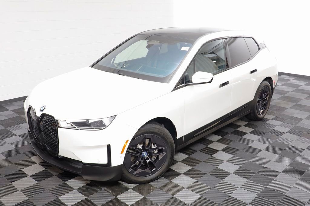 Used 2025 BMW iX xDrive50 image 2